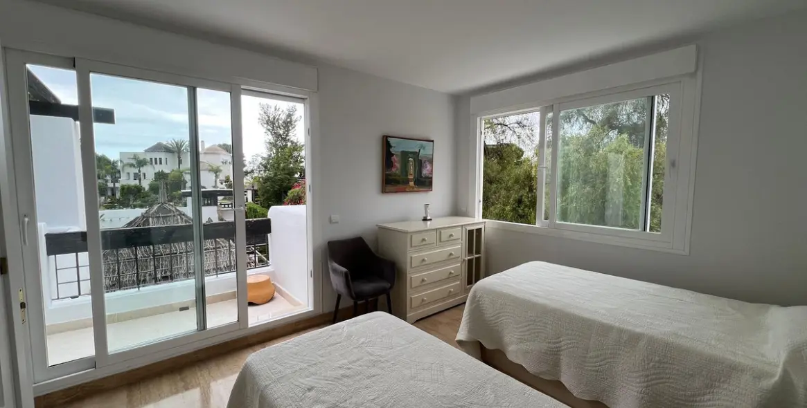 Продажа апартаментов на среднем этаже в Río Real 10