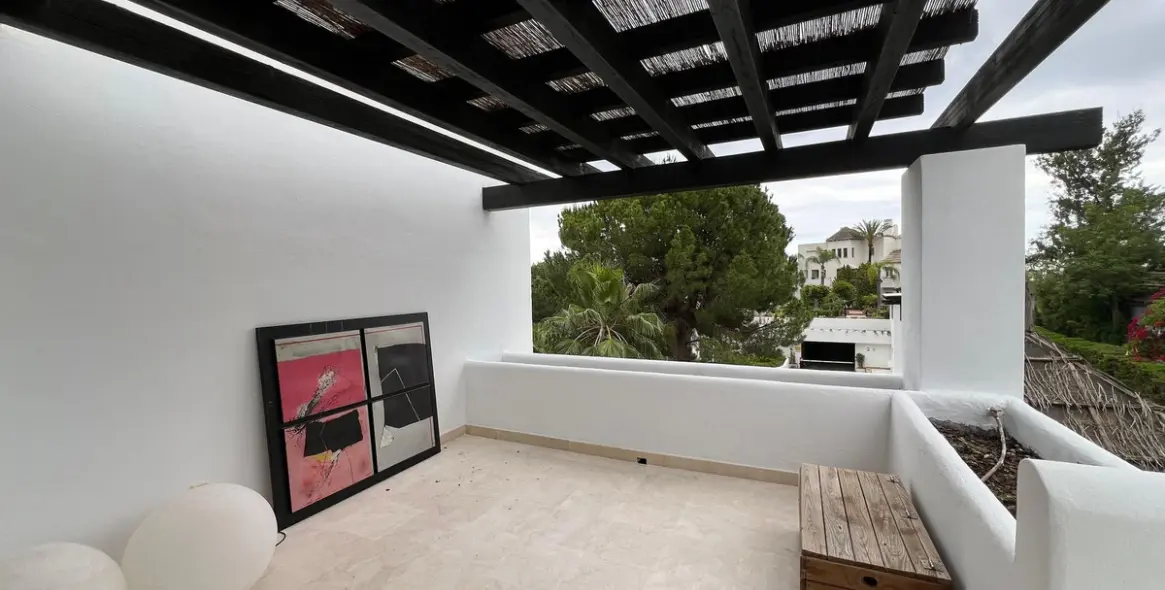 Sale of middle floor apartment in Río Real 21