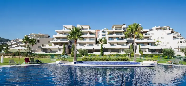 Venta de apartamento en planta media en Los Arqueros 0