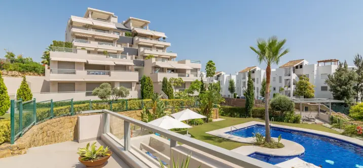 Venta de apartamento en planta media en Los Arqueros 1