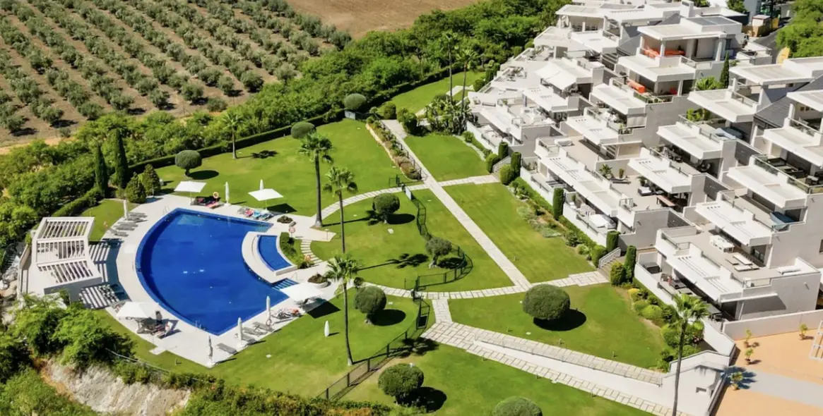 Sale of middle floor apartment in Los Arqueros 10