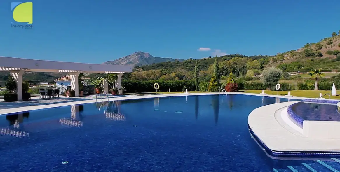 Sale of middle floor apartment in Los Arqueros 15