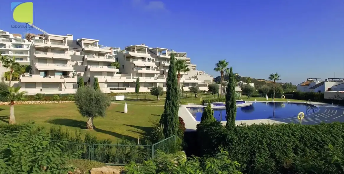 Sale of middle floor apartment in Los Arqueros 16