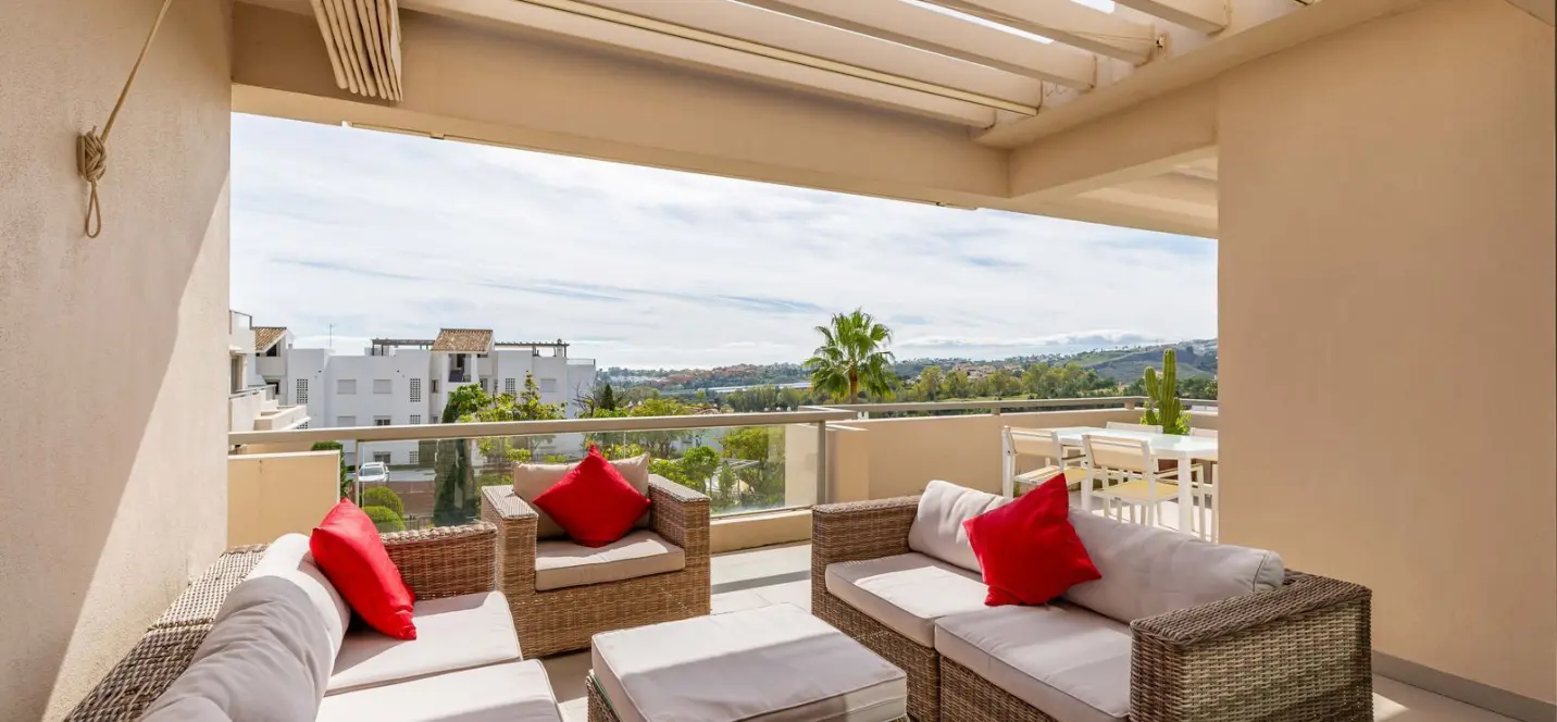 Sale of middle floor apartment in Los Arqueros 3