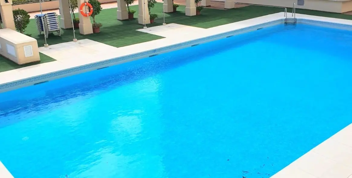 Sale of middle floor apartment in Puerto Banús 1