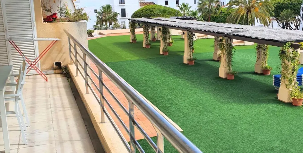 Sale of middle floor apartment in Puerto Banús 3