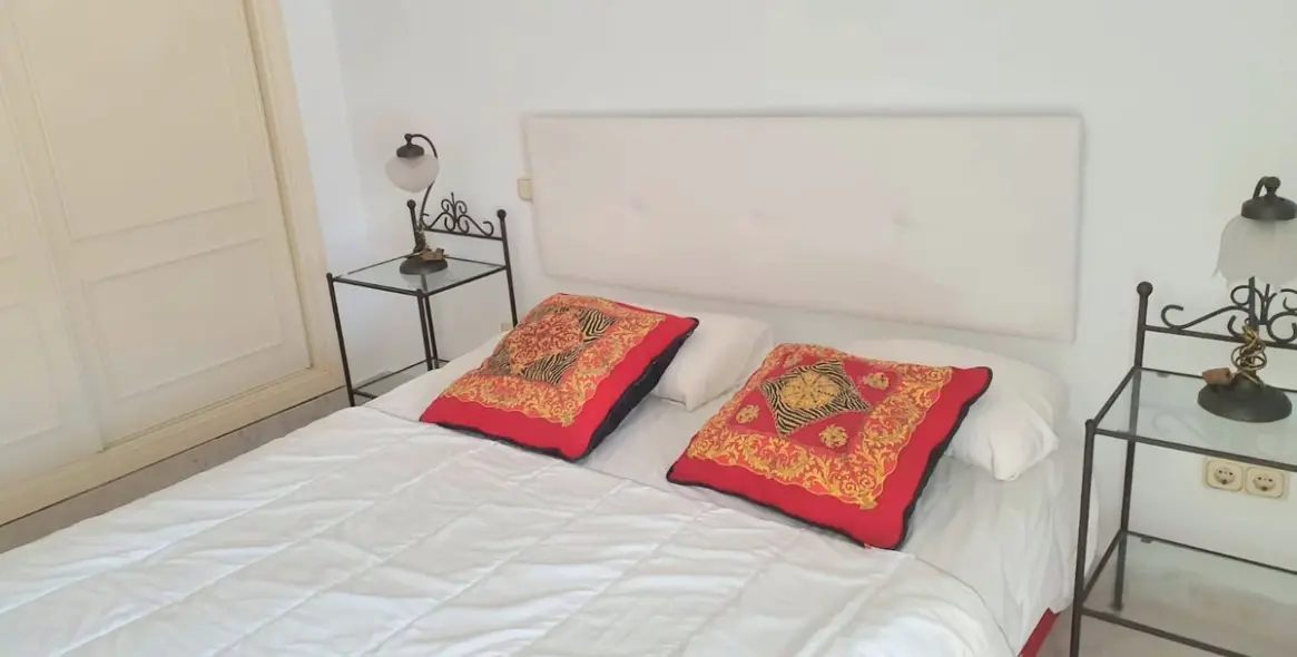 Sale of middle floor apartment in Puerto Banús 8