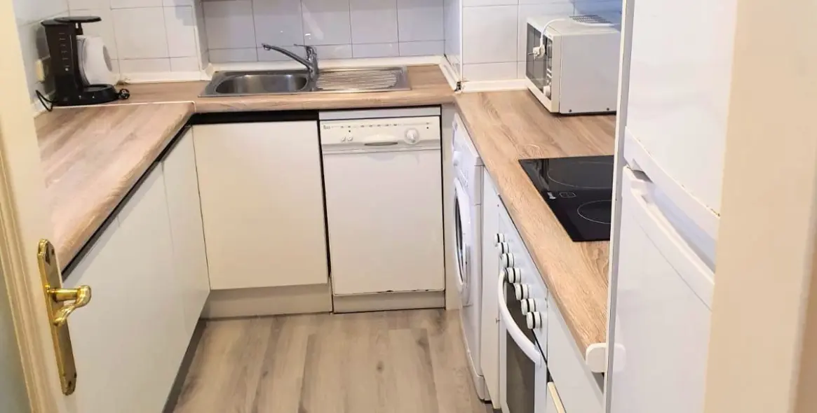 Sale of middle floor apartment in Puerto Banús 9