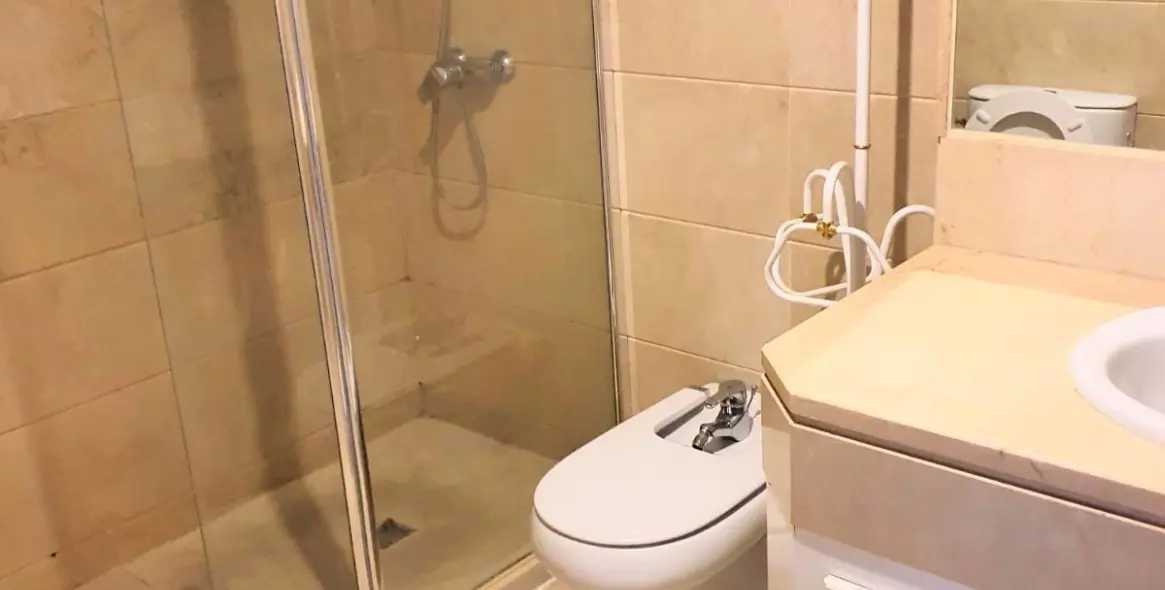 Venta de apartamento en planta media en Puerto Banús 21