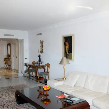 Продажа апартаментов на среднем этаже в Sierra Blanca