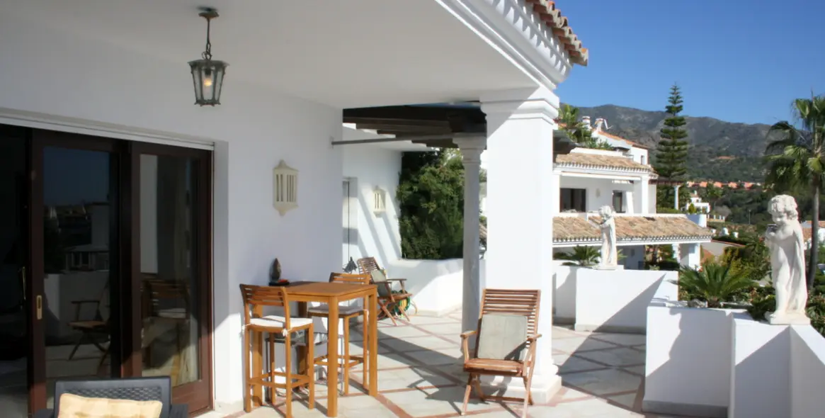 Продажа апартаментов на среднем этаже в Sierra Blanca 6