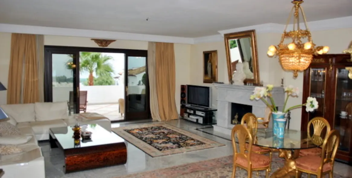 Продажа апартаментов на среднем этаже в Sierra Blanca 8