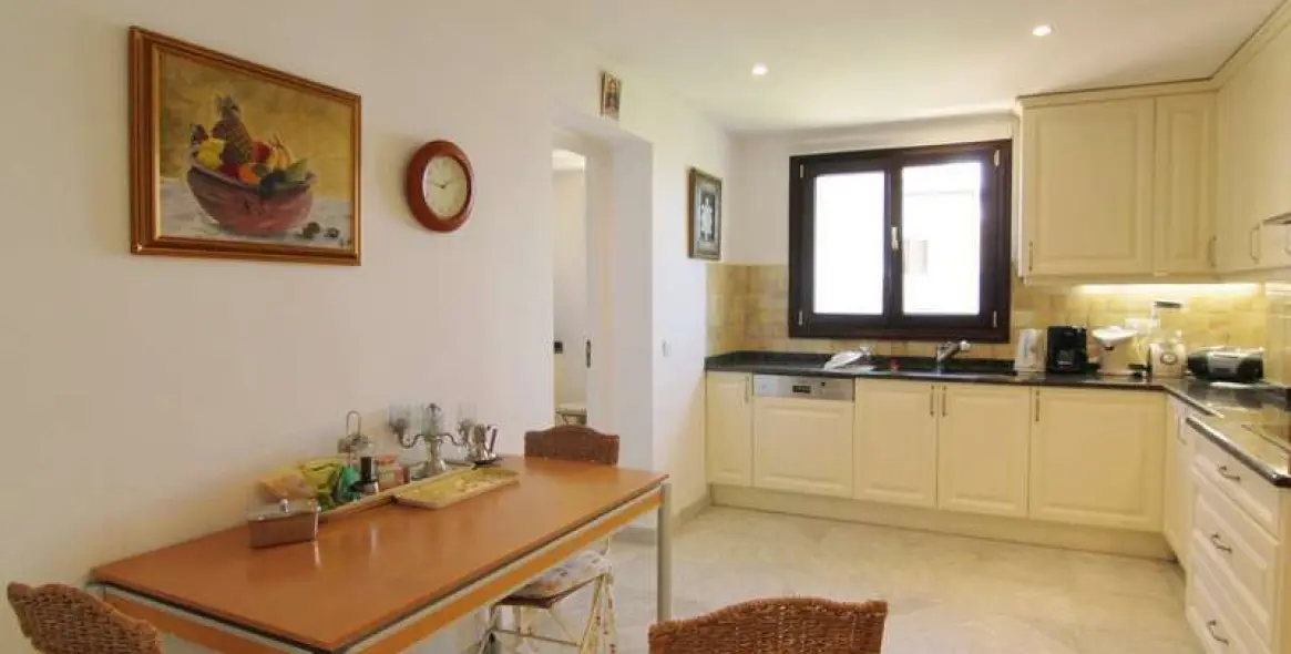 Продажа апартаментов на среднем этаже в Sierra Blanca 9