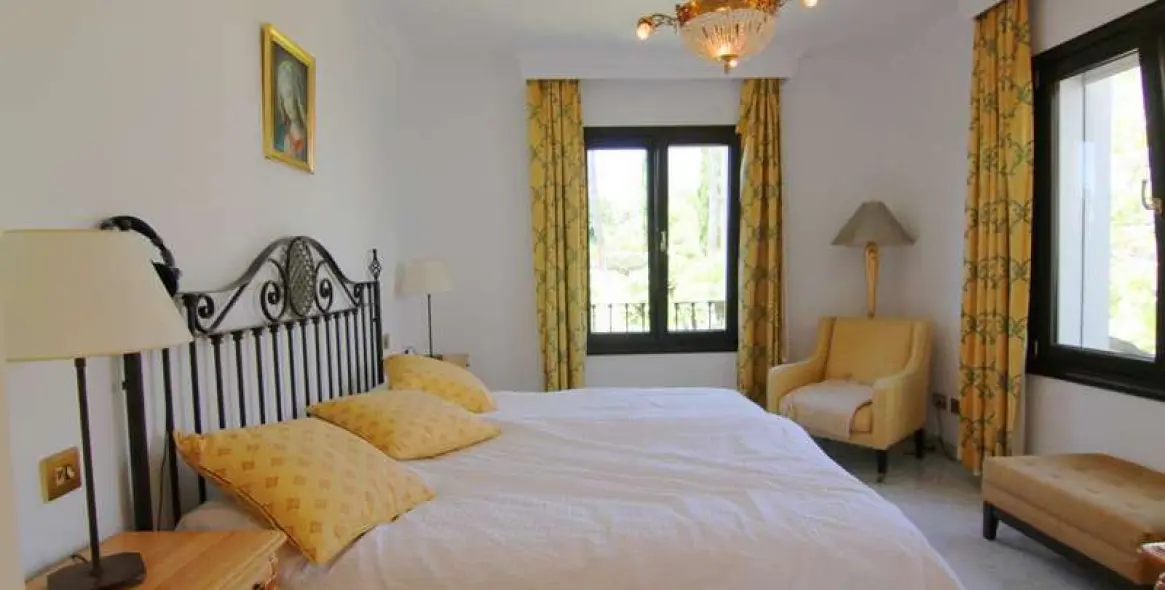 Продажа апартаментов на среднем этаже в Sierra Blanca 12