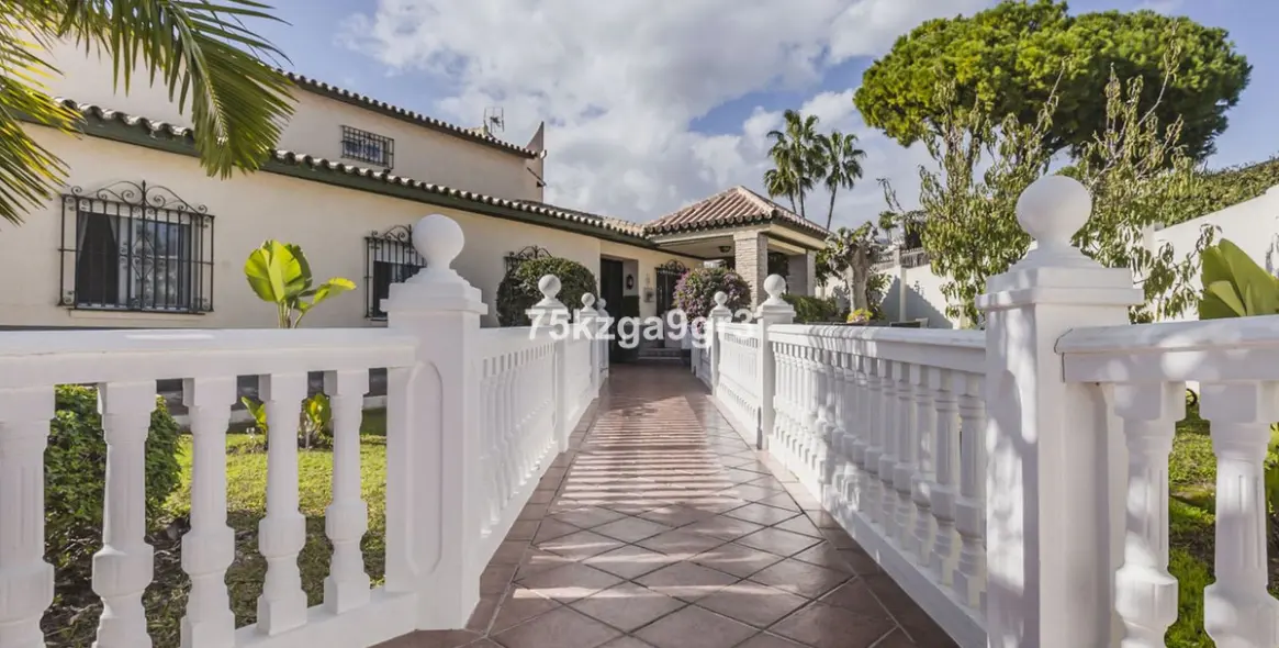 Sale of detached villa in Benalmadena Costa 1