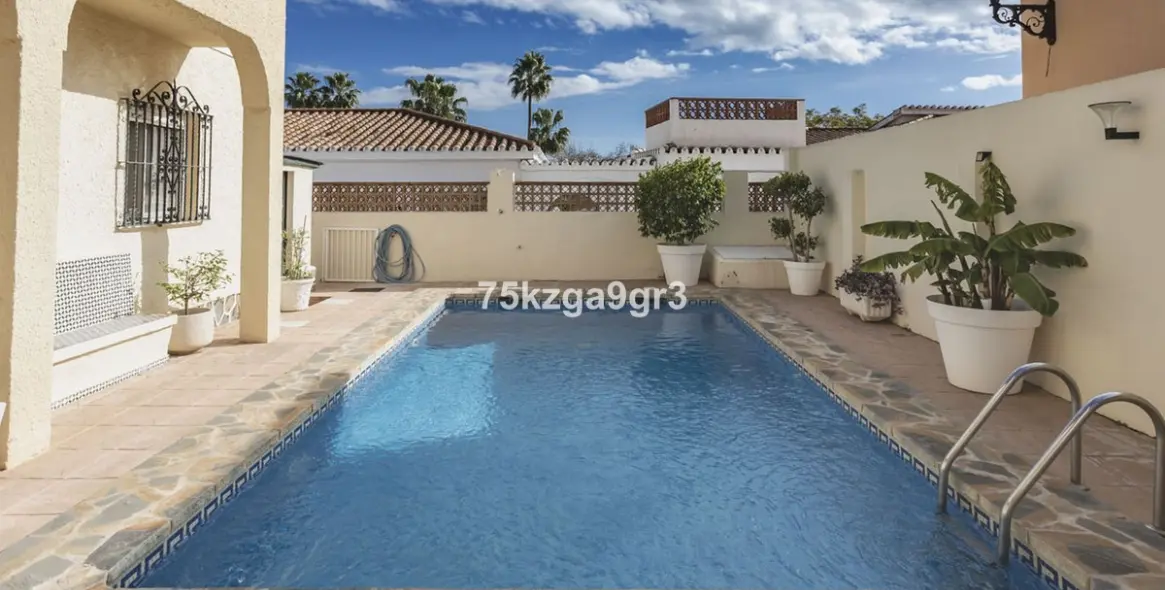 Sale of detached villa in Benalmadena Costa 4