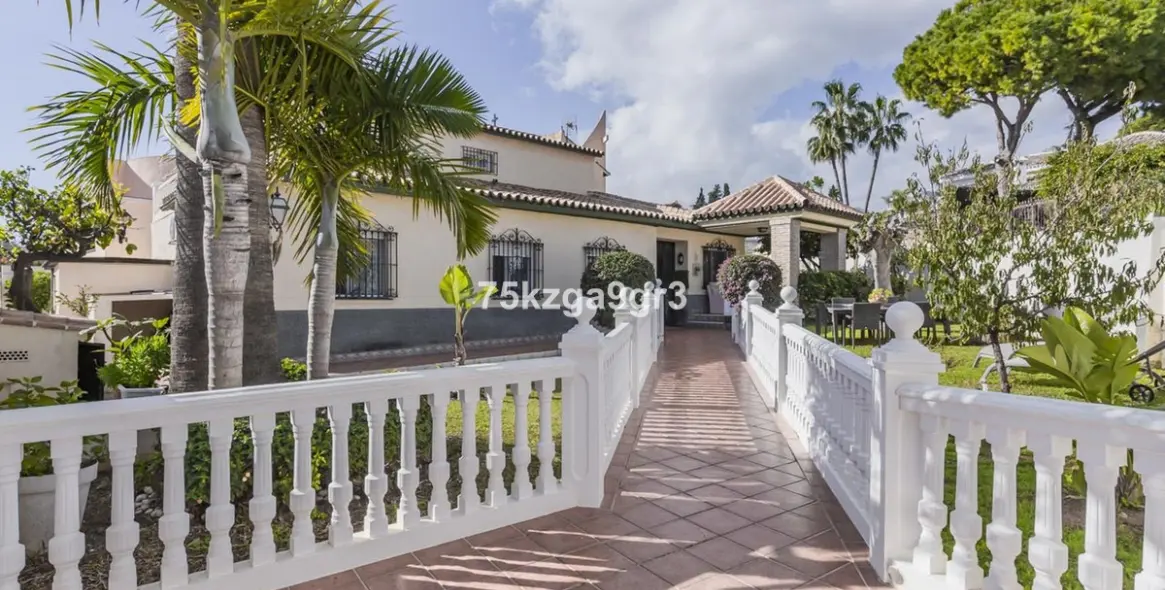 Sale of detached villa in Benalmadena Costa 9