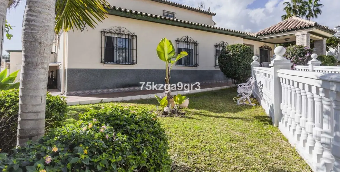 Sale of detached villa in Benalmadena Costa 17