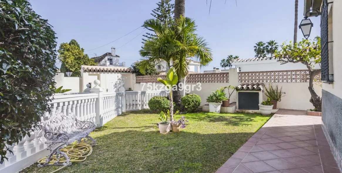 Sale of detached villa in Benalmadena Costa 18