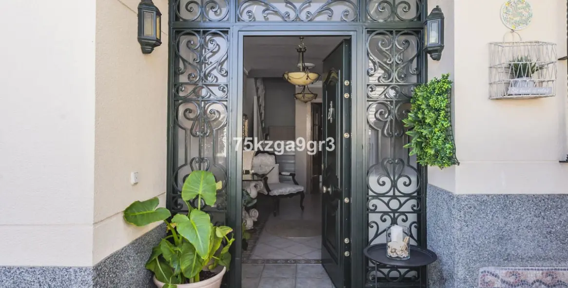 Sale of detached villa in Benalmadena Costa 23