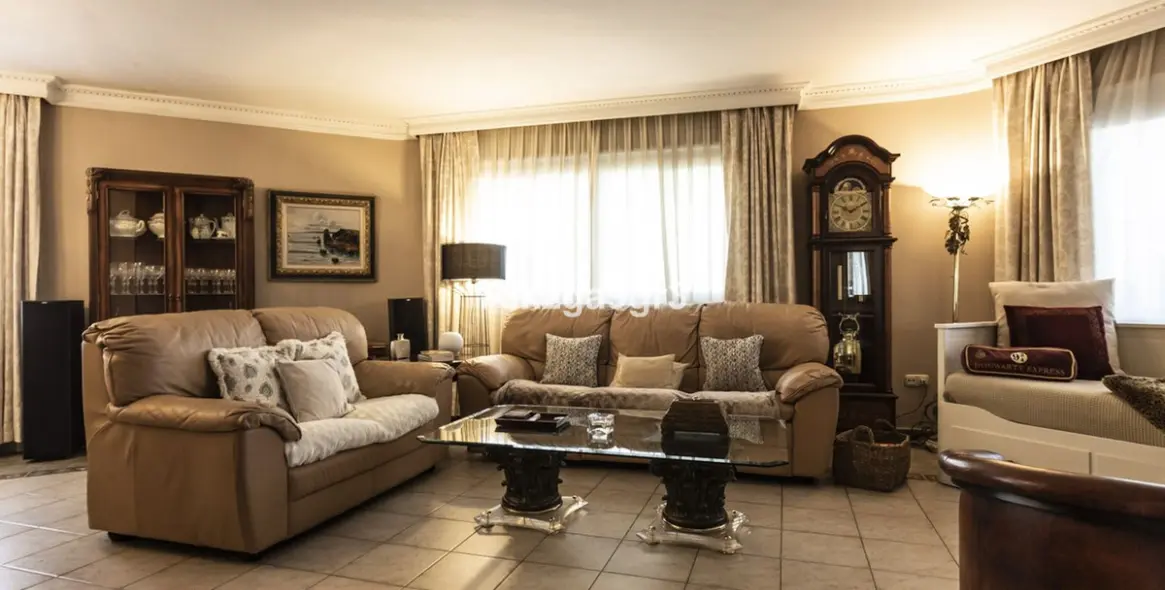Sale of detached villa in Benalmadena Costa 28