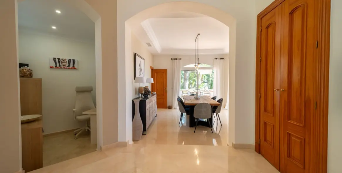 Sale of detached villa in Valtocado 26