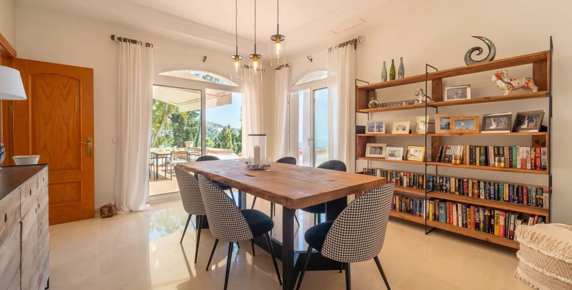 Sale of detached villa in Valtocado 27