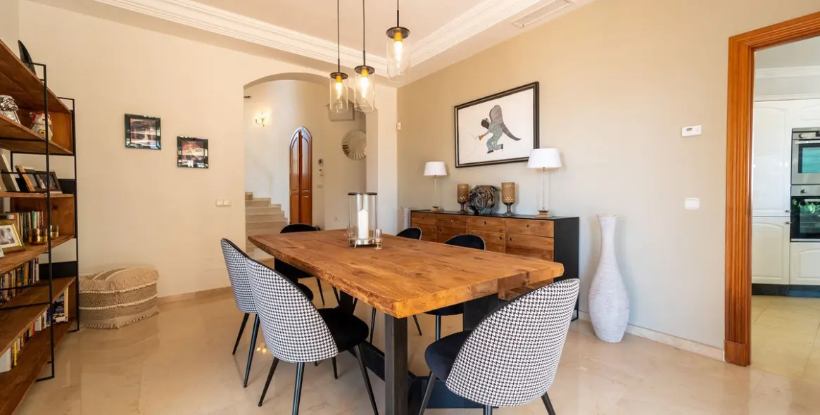 Sale of detached villa in Valtocado 29