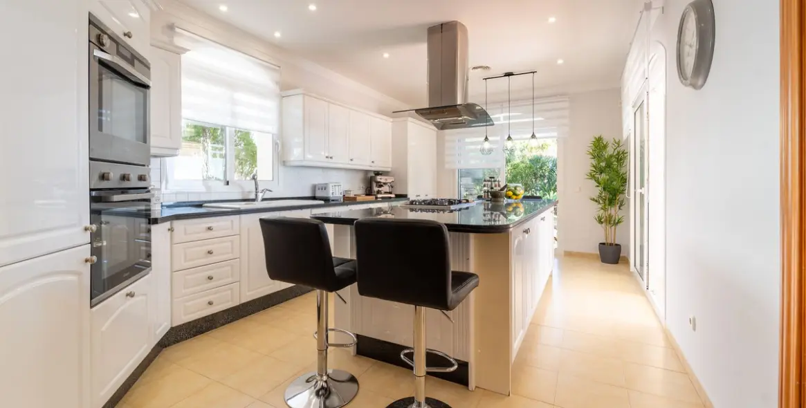 Sale of detached villa in Valtocado 30