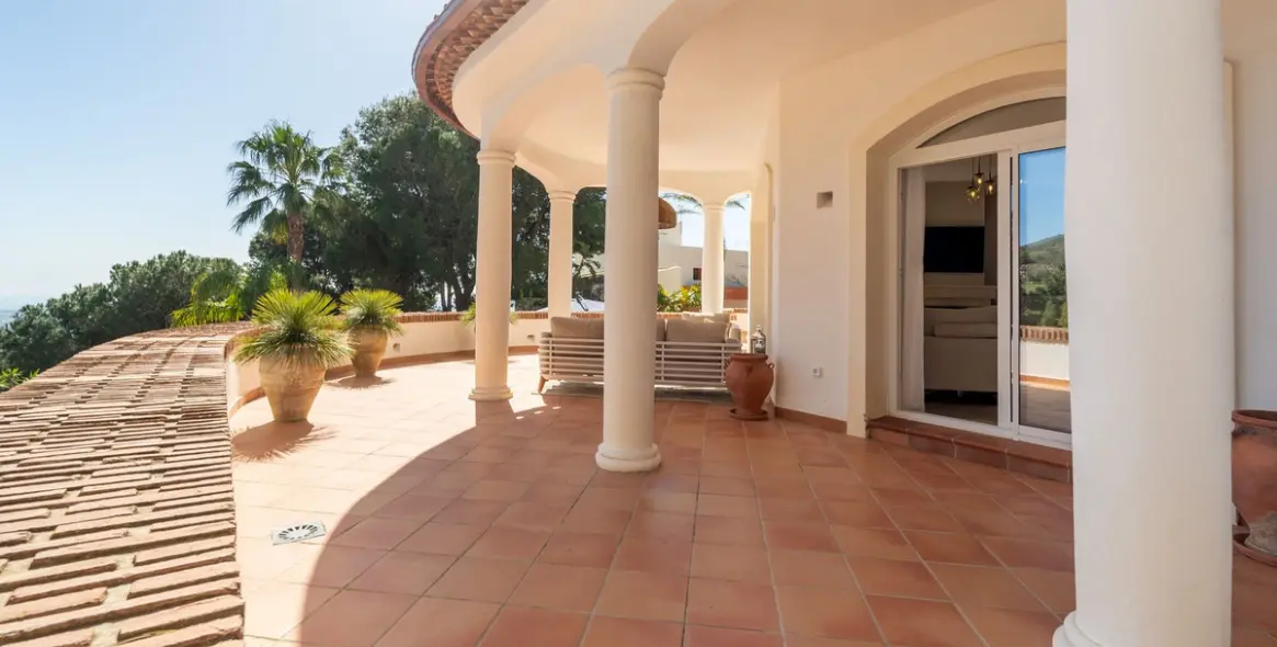 Sale of detached villa in Valtocado 35