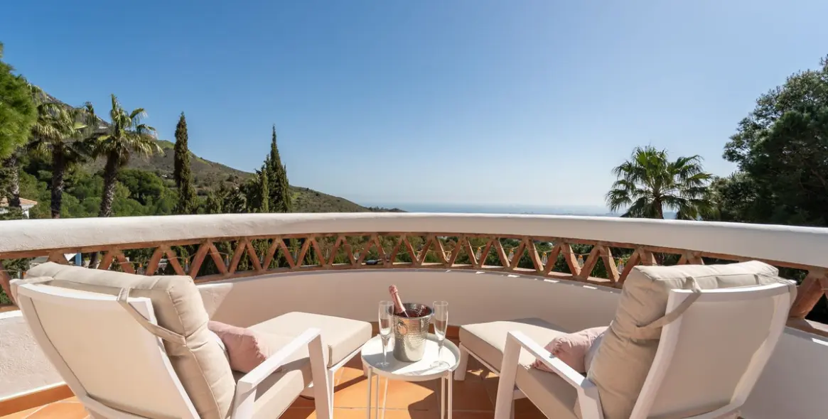 Sale of detached villa in Valtocado 45