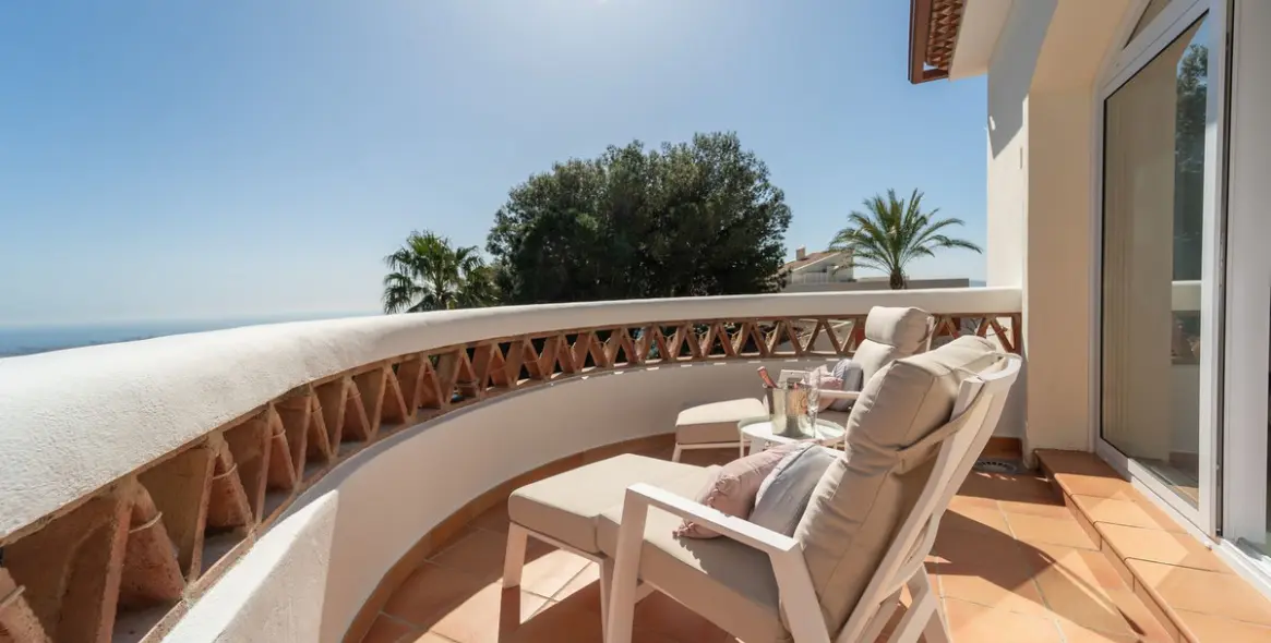 Sale of detached villa in Valtocado 46