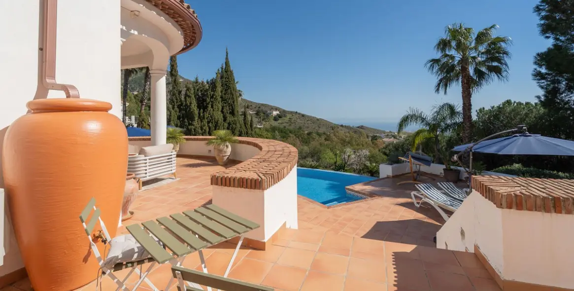 Sale of detached villa in Valtocado 55
