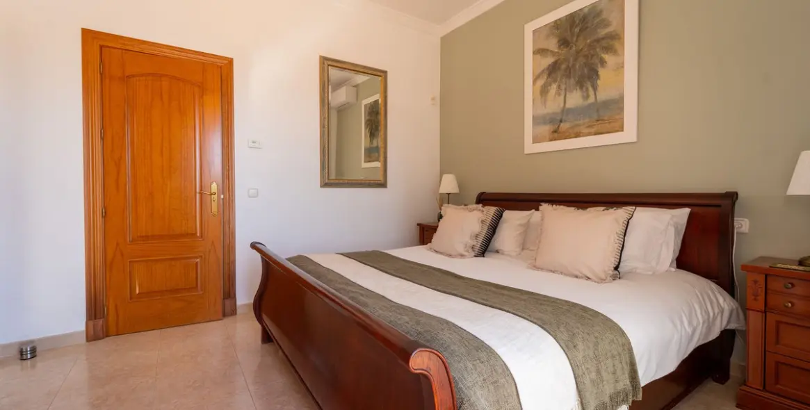 Sale of detached villa in Valtocado 56