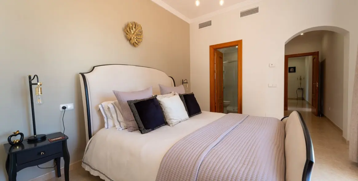 Sale of detached villa in Valtocado 61