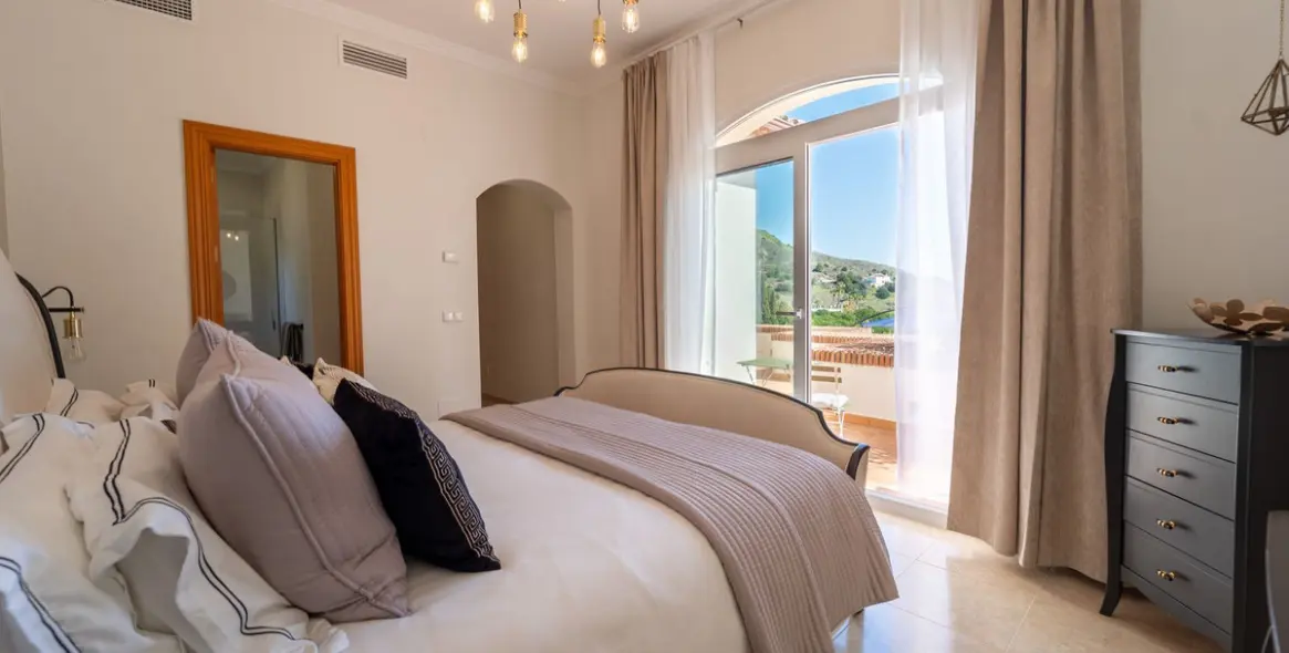 Sale of detached villa in Valtocado 62