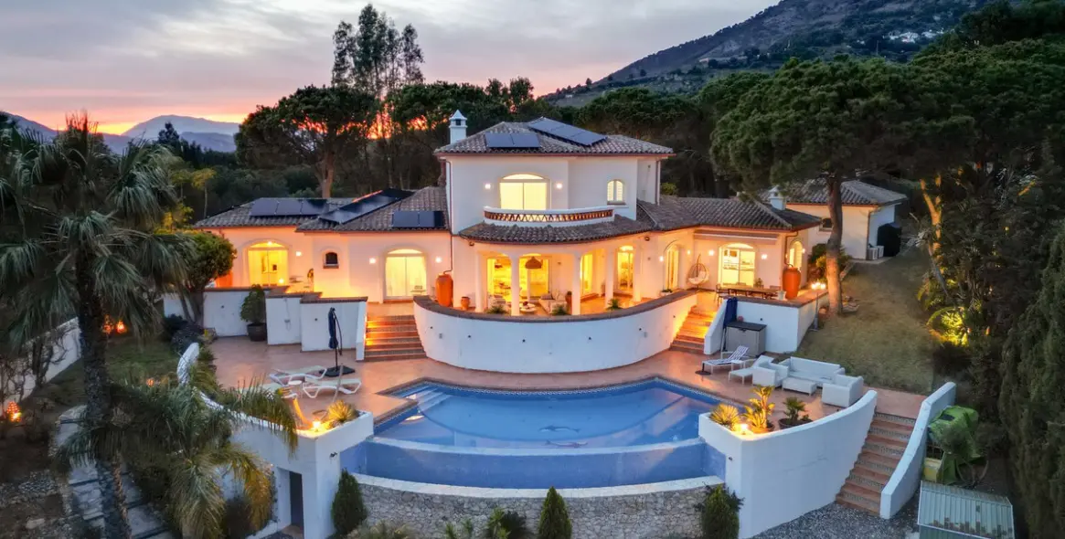 Sale of detached villa in Valtocado 79