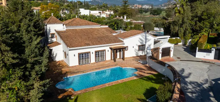 Venta de villa independiente en Nueva Andalucía 0