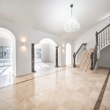 Venta de villa independiente en Nueva Andalucía