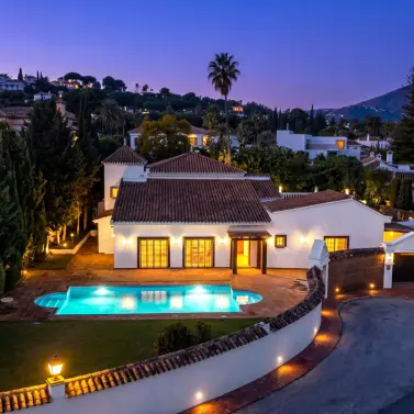 Sale of detached villa in Nueva Andalucía