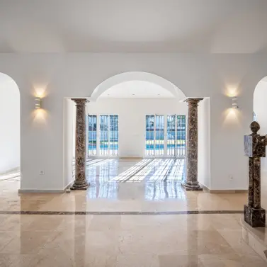 Sale of detached villa in Nueva Andalucía