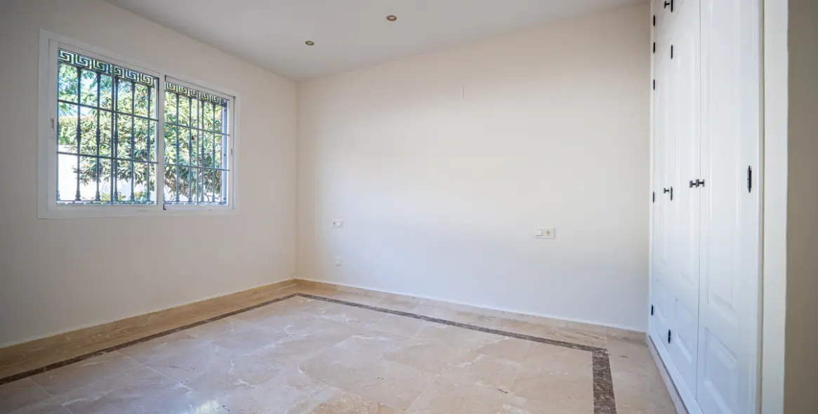 Sale of detached villa in Nueva Andalucía 15