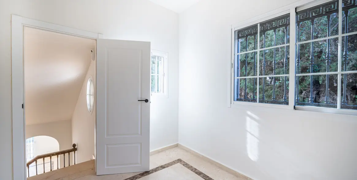 Sale of detached villa in Nueva Andalucía 16