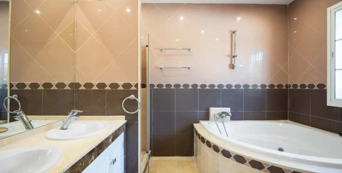 Sale of detached villa in Nueva Andalucía 18