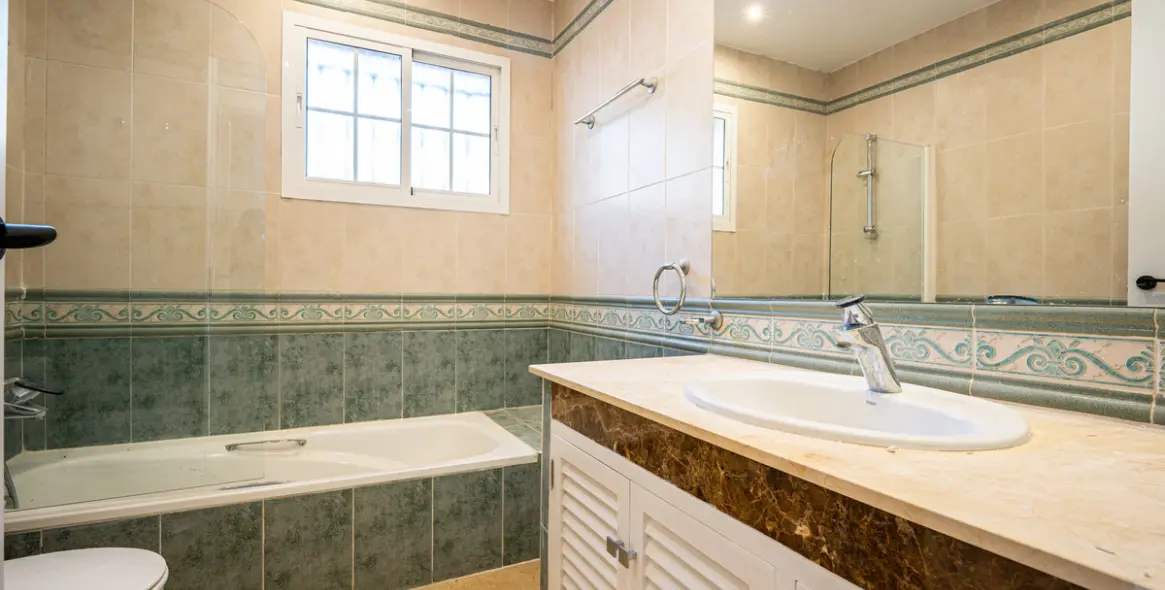 Sale of detached villa in Nueva Andalucía 21