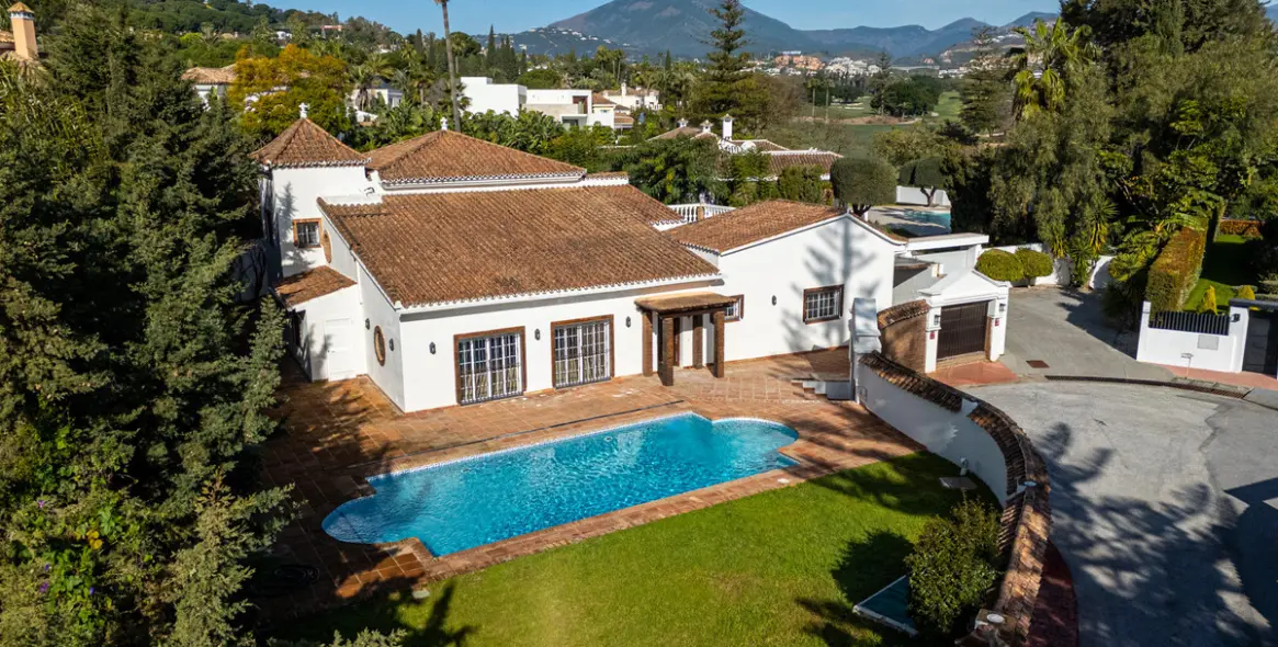 Sale of detached villa in Nueva Andalucía 24