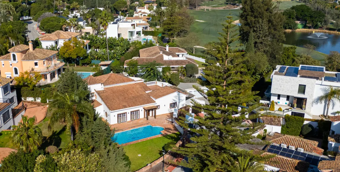 Sale of detached villa in Nueva Andalucía 30