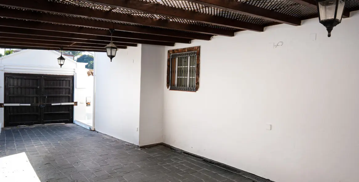 Sale of detached villa in Nueva Andalucía 31