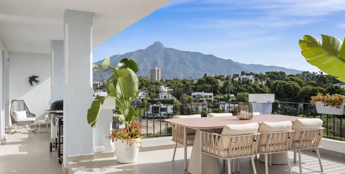 Venta de ático dúplex en Nueva Andalucía 1