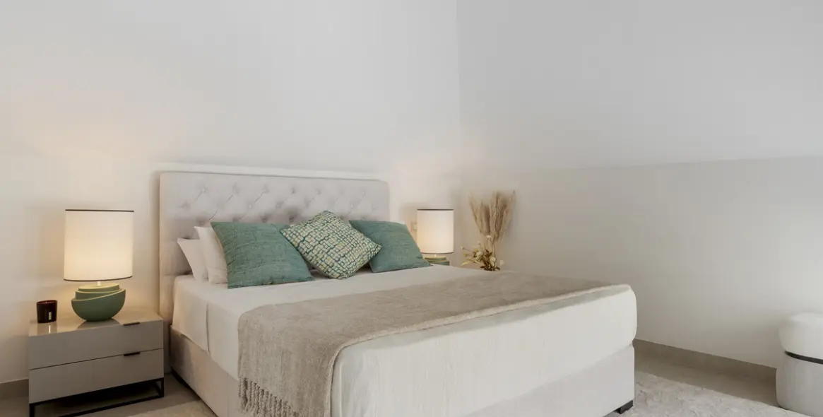 Venta de ático dúplex en Nueva Andalucía 20